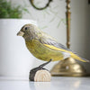 Vogelbeeldje Groenling – Handgesneden Houten Decoratievogel | DecoBird Wildlife Garden