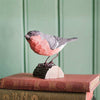 Vogelbeeldje Goudvink – Handgesneden Houten Decoratievogel | DecoBird Wildlife Garden