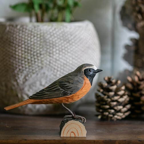 Vogelbeeldje Gekraagde Roodstaart – Handgesneden Houten Decoratievogel | DecoBird Wildlife Garden