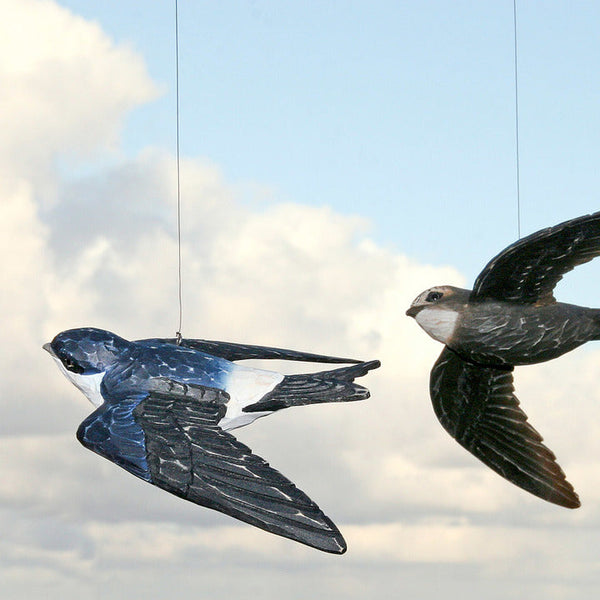 Vogelbeeldje Huiszwaluw – Handgesneden Houten Decoratievogel | DecoBird Wildlife Garden