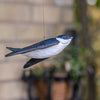 Vogelbeeldje Huiszwaluw – Handgesneden Houten Decoratievogel | DecoBird Wildlife Garden