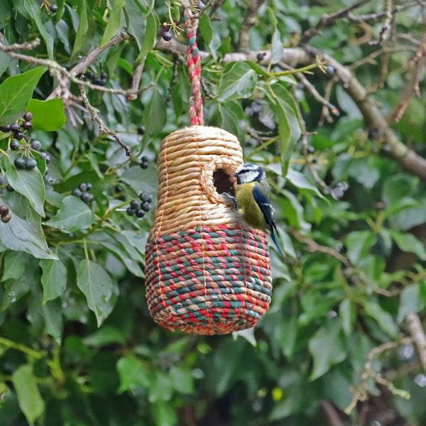 Artisan vogelnestje Maya – handgemaakt van sari en gras | Wildlifeworld