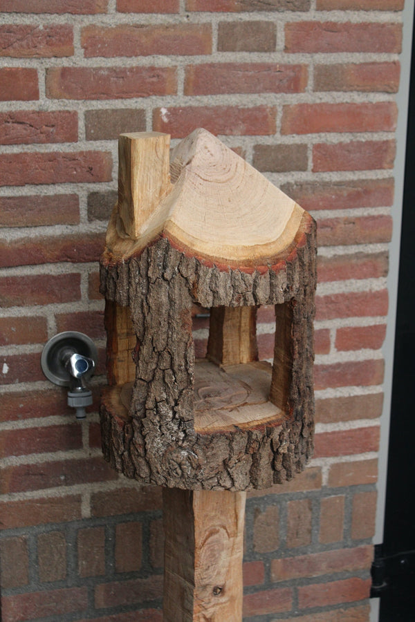 Voederhuis handgemaakt 120cm hoog