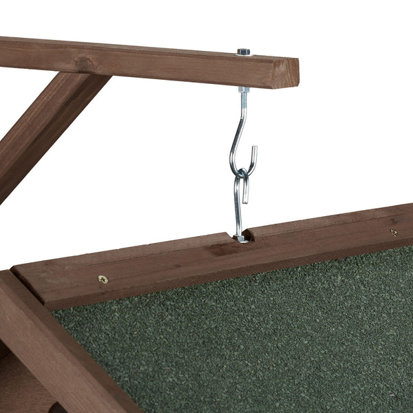 Bruin hangend vogelvoederhuisje muur