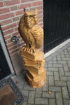 Houtsculptuur uil op stapel boeken 120cm