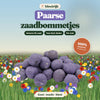 Paarse zaadbommetjes van bloeirijk in een bloemenweide